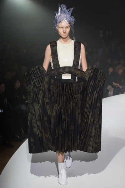 Look 15